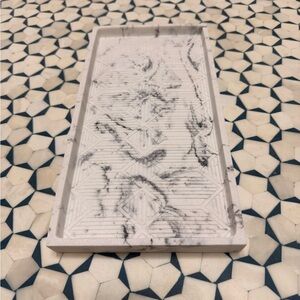Elegant Marble Patterned Bath Tray beau monde